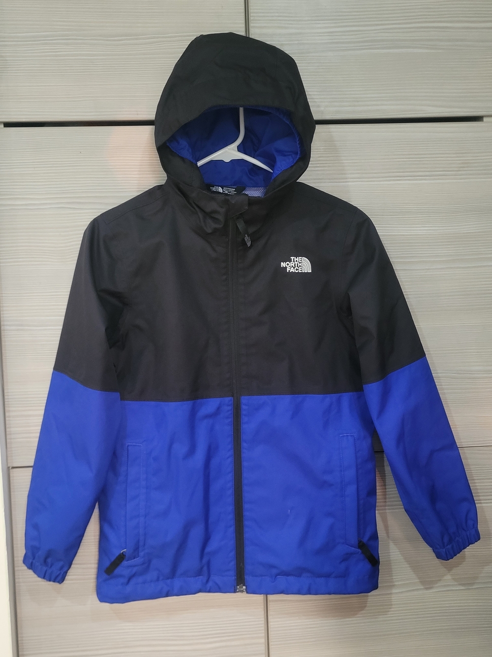 The North Face Dryvent Kids Rain jacket,Boys size M(10/12)